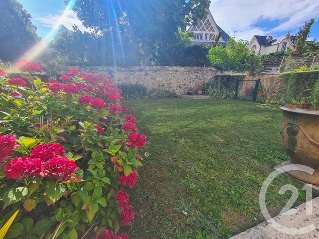 Afficher la photo en grand Appartement F4 à vendre - 5 pièces - 105.84 m2 - AGON COUTAINVILLE - 50 - BASSE-NORMANDIE - Century 21 Royer Immo