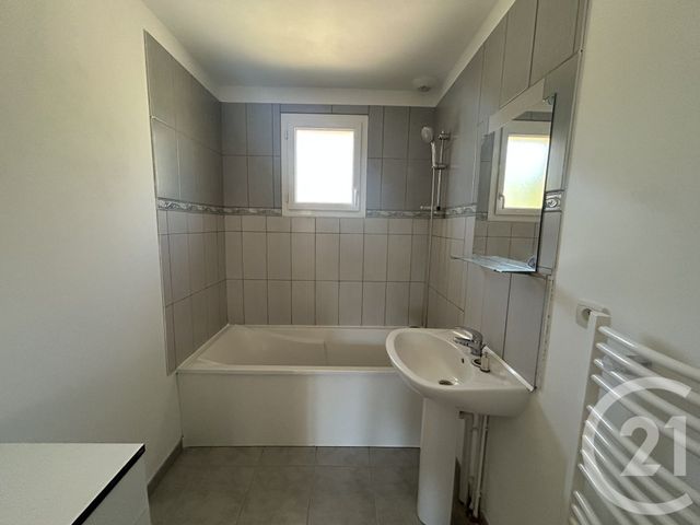 maison à louer - 4 pièces - 77.77 m2 - TOURVILLE SUR SIENNE - 50 - BASSE-NORMANDIE - Century 21 Royer Immo