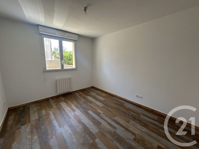 maison à louer - 4 pièces - 77.77 m2 - TOURVILLE SUR SIENNE - 50 - BASSE-NORMANDIE - Century 21 Royer Immo