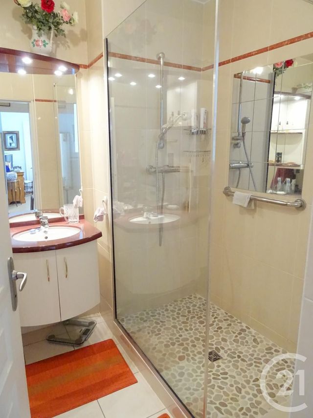 Appartement F5 à vendre - 4 pièces - 98.01 m2 - GRANVILLE - 50 - BASSE-NORMANDIE - Century 21 Royer Immo