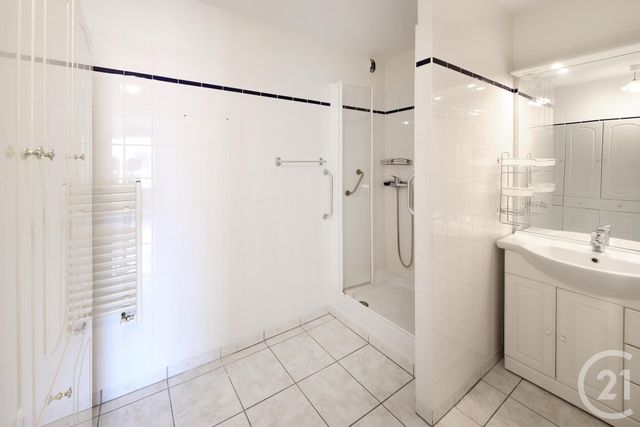 Afficher la photo en grand Appartement F3 à vendre - 3 pièces - 95.51 m2 - GRANVILLE - 50 - BASSE-NORMANDIE - Century 21 Royer Immo