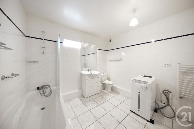 Afficher la photo en grand Appartement F3 à vendre - 3 pièces - 95.51 m2 - GRANVILLE - 50 - BASSE-NORMANDIE - Century 21 Royer Immo