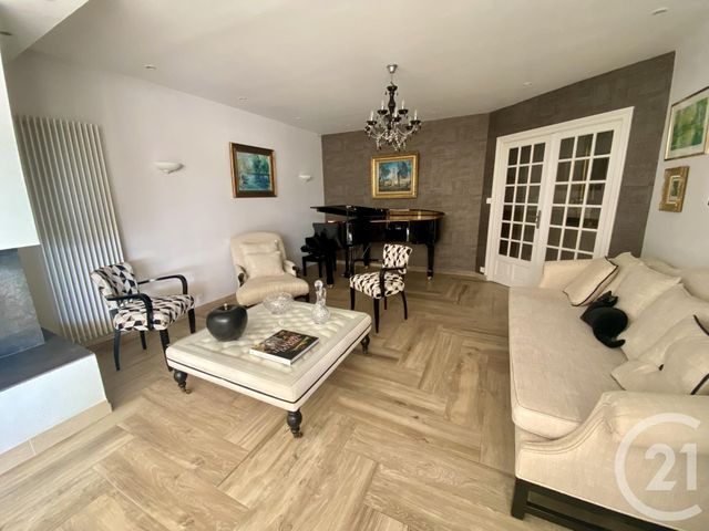 Afficher la photo en grand maison à vendre - 7 pièces - 286.0 m2 - DONVILLE LES BAINS - 50 - BASSE-NORMANDIE - Century 21 Royer Immo