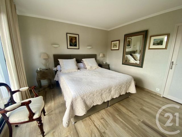 Afficher la photo en grand maison à vendre - 7 pièces - 286.0 m2 - DONVILLE LES BAINS - 50 - BASSE-NORMANDIE - Century 21 Royer Immo