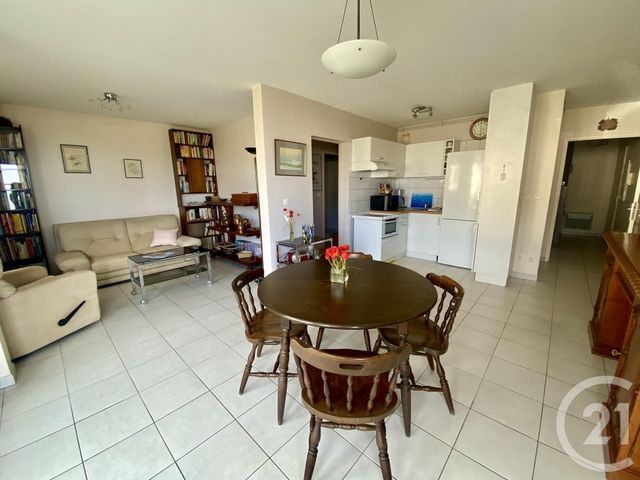 Afficher la photo en grand Appartement F3 à vendre - 3 pièces - 65.19 m2 - GRANVILLE - 50 - BASSE-NORMANDIE - Century 21 Royer Immo