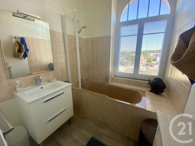 Afficher la photo en grand Appartement F3 à vendre - 3 pièces - 60.22 m2 - JULLOUVILLE - 50 - BASSE-NORMANDIE - Century 21 Royer Immo