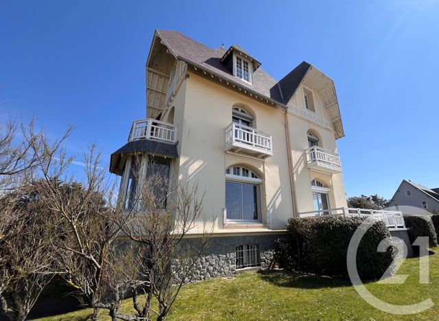 maison à vendre - 8 pièces - 213.3 m2 - JULLOUVILLE - 50 - BASSE-NORMANDIE - Century 21 Royer Immo