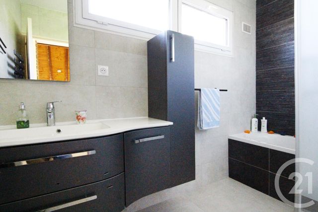 maison à vendre - 6 pièces - 142.0 m2 - JULLOUVILLE - 50 - BASSE-NORMANDIE - Century 21 Royer Immo