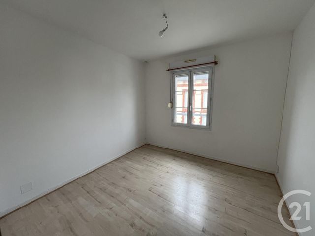 Appartement F3 à louer - 4 pièces - 60.0 m2 - ST PAIR SUR MER - 50 - BASSE-NORMANDIE - Century 21 Royer Immo