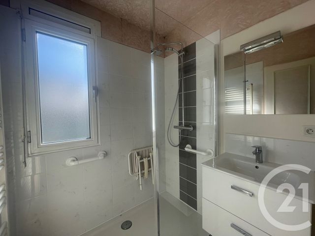 maison à vendre - 4 pièces - 63.8 m2 - GRANVILLE - 50 - BASSE-NORMANDIE - Century 21 Royer Immo